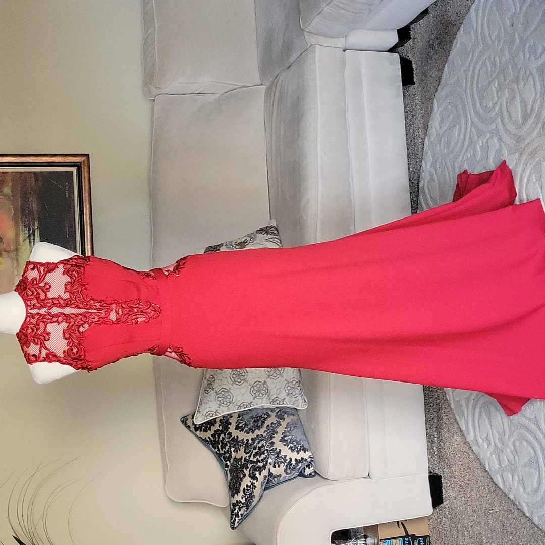 Alberto Makali Gown